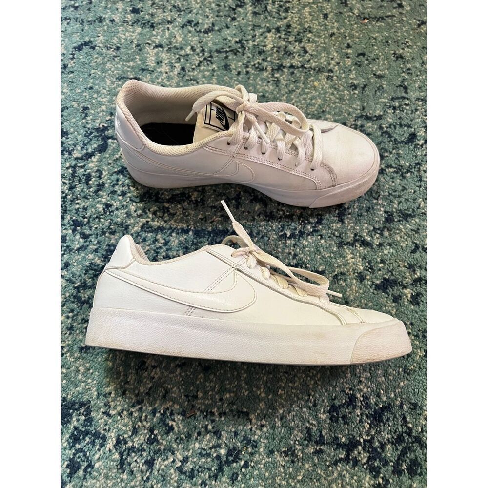 Nike Court Royale AC Athletic Sneaker Size 5.5 Style AO2810-102